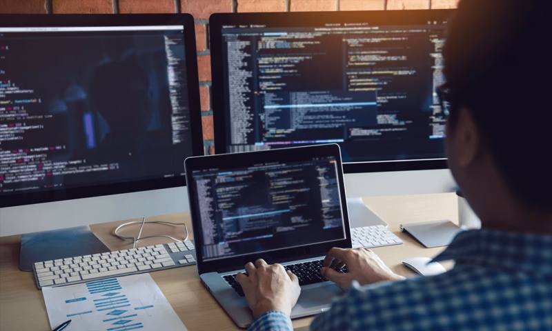 数据科学选型：R与Python如何赋能镇雄县网站建设？